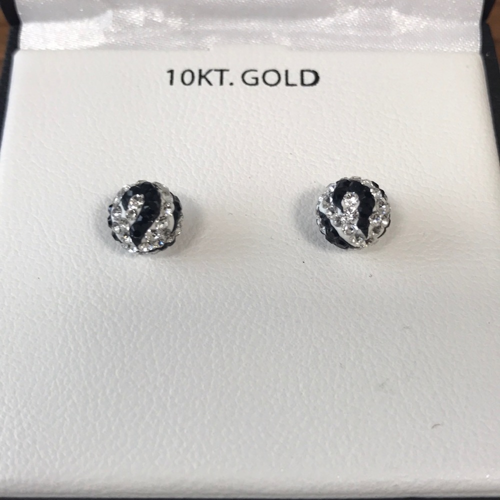 10K gold black/white studs. With Swarovski element